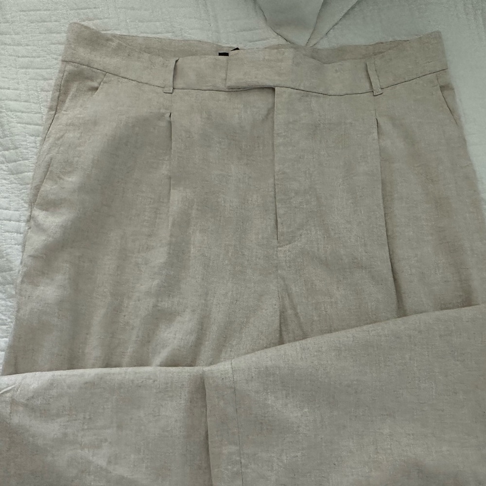 Banana republic natural colored wide leg linen pants. Size 18.